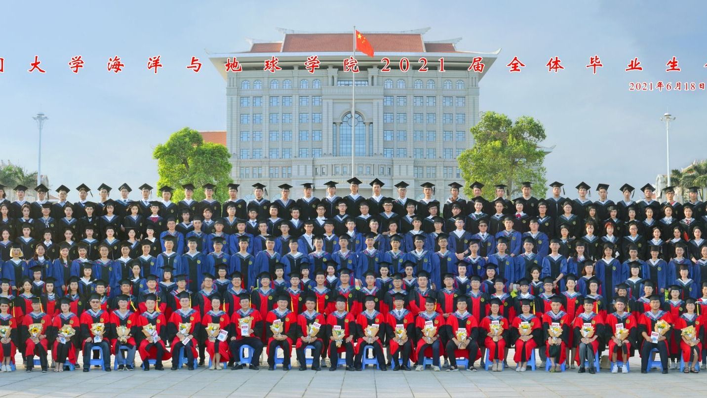 2021届必赢线路检测中心全体毕业生合影