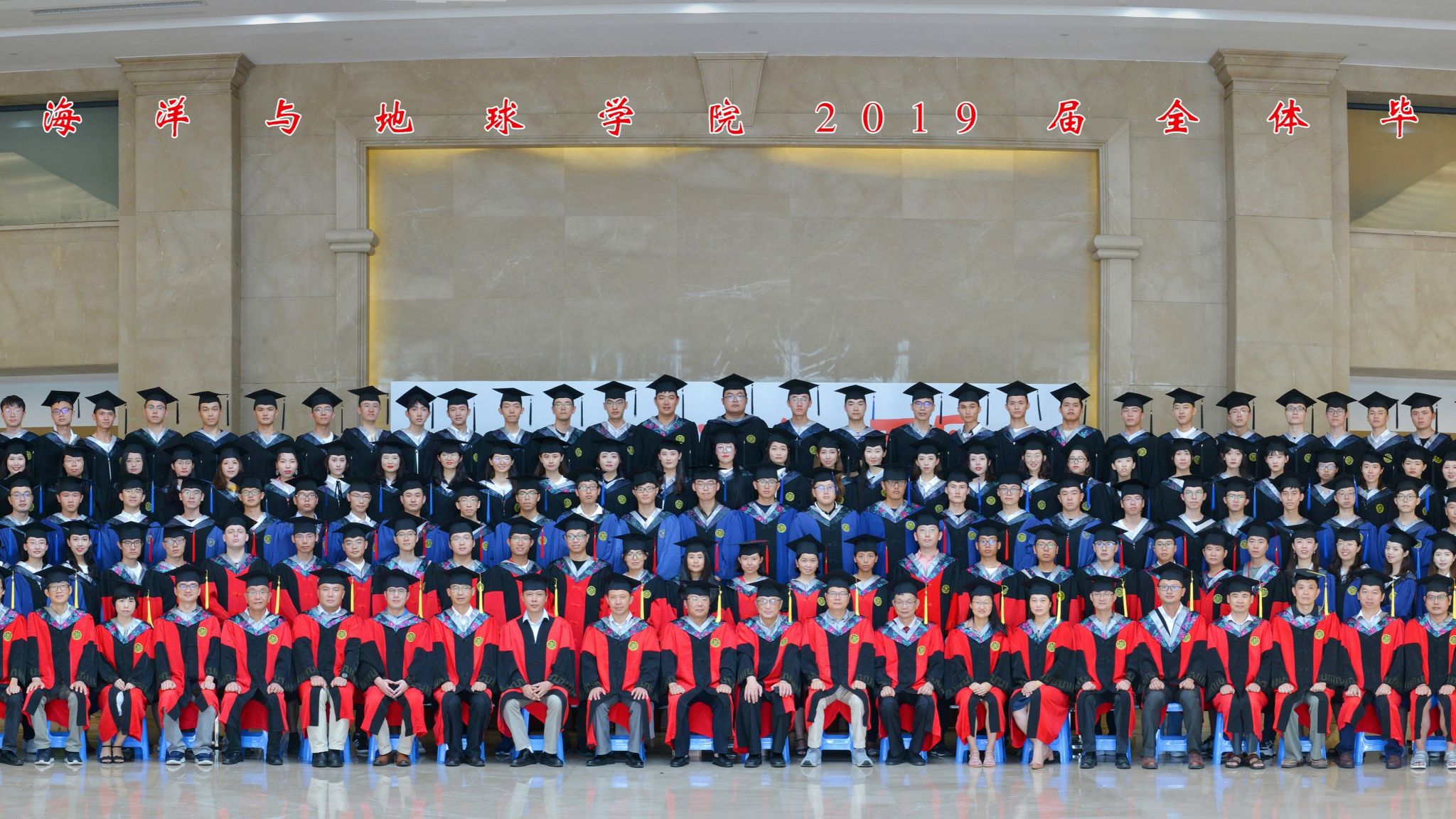 2019届必赢线路检测中心全体毕业生合影