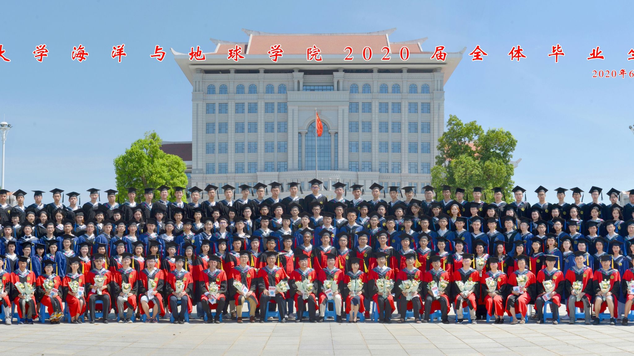 2020届必赢线路检测中心全体毕业生合影